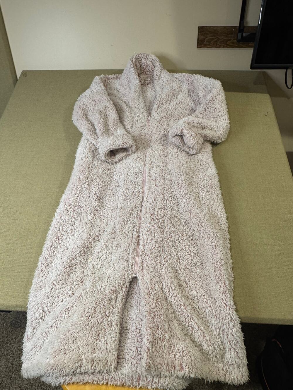 Flora Womens S/M Pink White Fuzzy Plush Zip Front Robe Housecoat Pockets Cozy